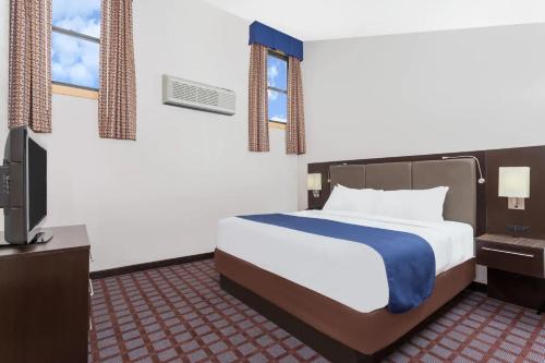 Suite con cama extragrande - No fumadores del hotel Days Inn Woodbury. Foto 1