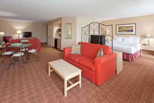 Suite Estudio Familiar Deluxe - 1 cama extragrande - No fumadores del hotel La Quinta Inn & Suites by Wyndham Garden City