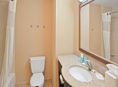 Habitación para no fumadores - 2 camas grandes del hotel Hampton Inn Kingston. Foto 3