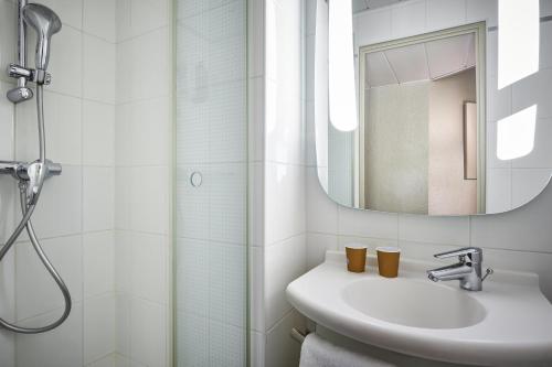 Habitación Doble Estándar - 2 camas del hotel ibis Paris Avenue d'Italie 13ème. Foto 13
