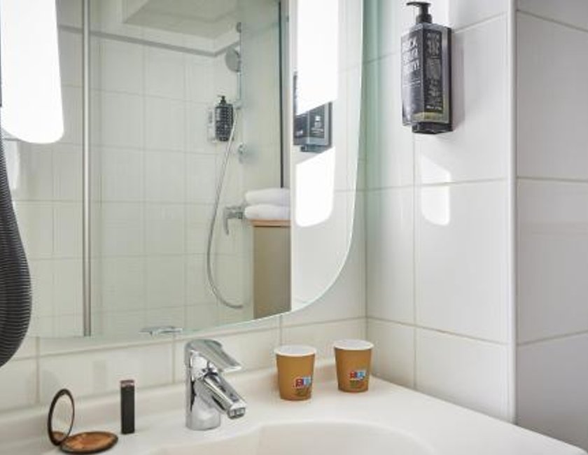 Habitación Doble Estándar - 2 camas del hotel ibis Paris Avenue d'Italie 13ème. Foto 13