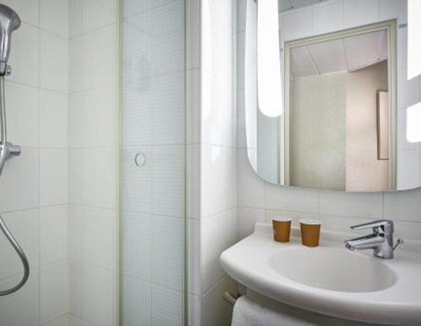 Dos habitaciones contiguas del hotel ibis Paris Avenue d'Italie 13ème. Foto 11