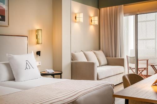 Habitación Triple Interior del hotel Artiem Capri. Foto 4