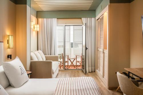 Habitación Triple Interior del hotel Artiem Capri. Foto 5