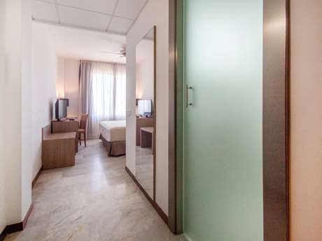 Habitación familiar del hotel Catalonia Mirador Des Port