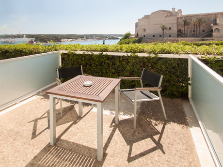 Habitación cuádruple Premium del hotel Catalonia Mirador Des Port