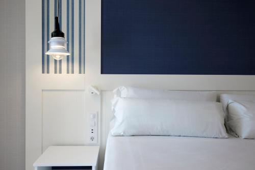 Habitación Premium con terraza y vistas al mar del hotel Catalonia Mirador Des Port. Foto 1