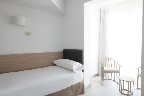 Habitación Triple del hotel Catalonia Mirador Des Port. Foto 3