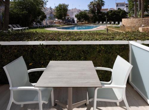 Habitación Triple Terrace Garden del hotel Catalonia Mirador Des Port. Foto 3