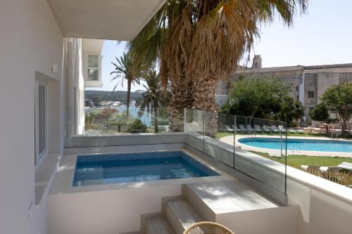 Suite con piscina privada del hotel Catalonia Mirador Des Port. Foto 1