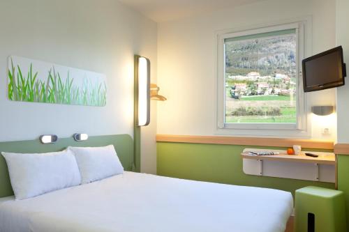 Habitación Clásica con 1 cama doble del hotel Ibis budget Madrid Alcala de Henares La Dehesa. Foto 3