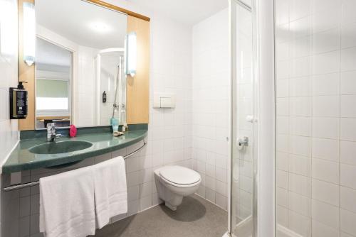 Habitación Clásica con 1 cama doble del hotel Ibis budget Madrid Alcala de Henares La Dehesa. Foto 6