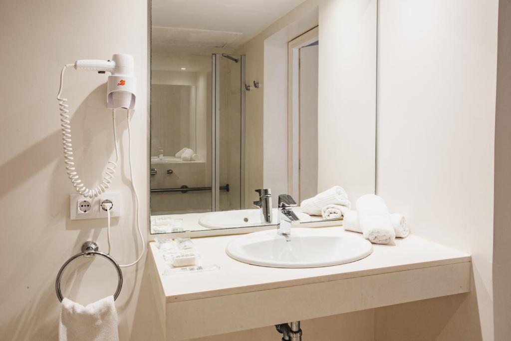 Suite Familiar del hotel Minura Sur Menorca. Foto 1