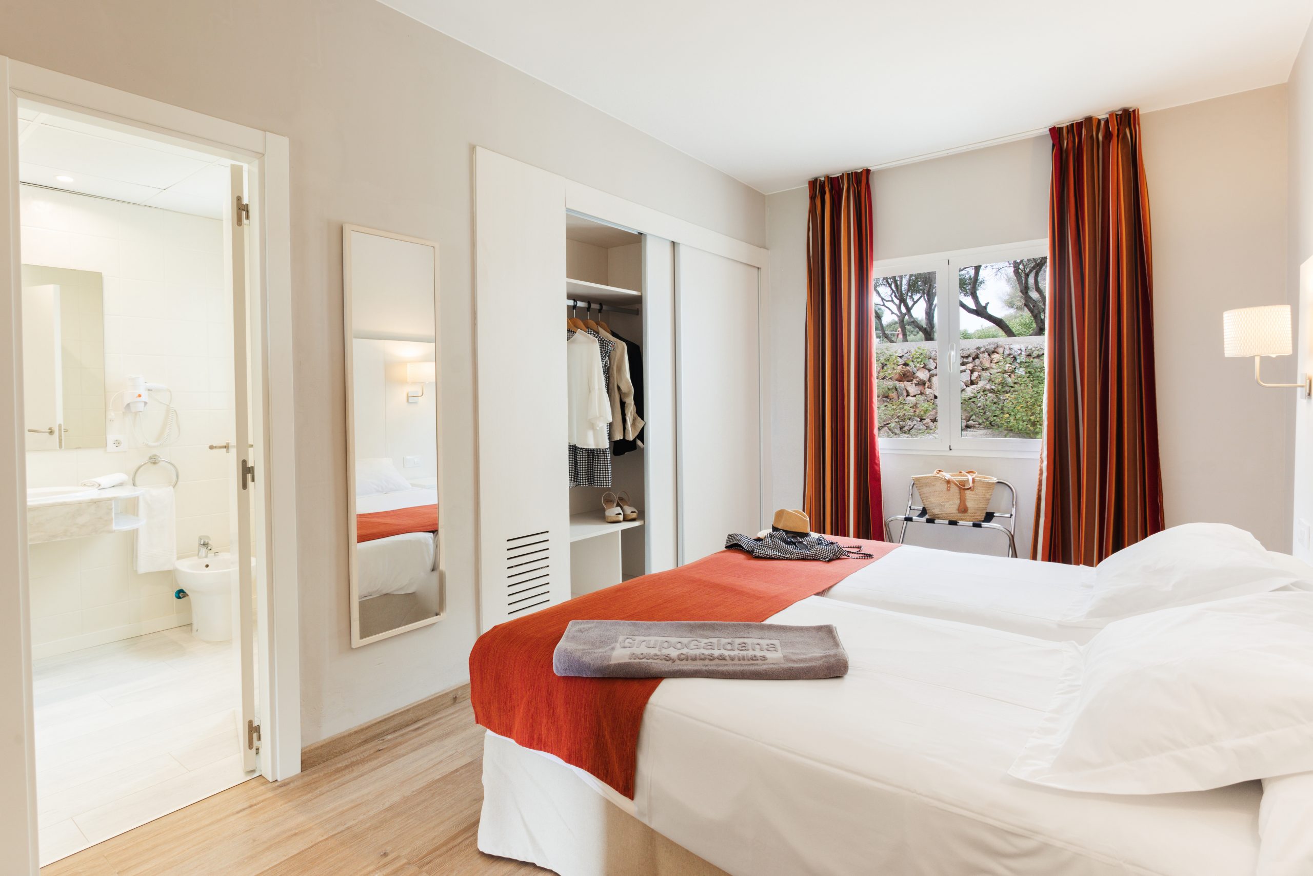 Duplex Premium Garden Suites del hotel Minura Sur Menorca. Foto 2