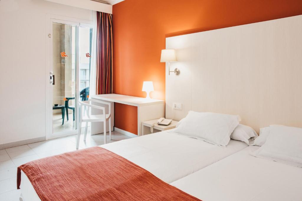 Suite Familiar + Entrada Parque Acuático del hotel Minura Sur Menorca