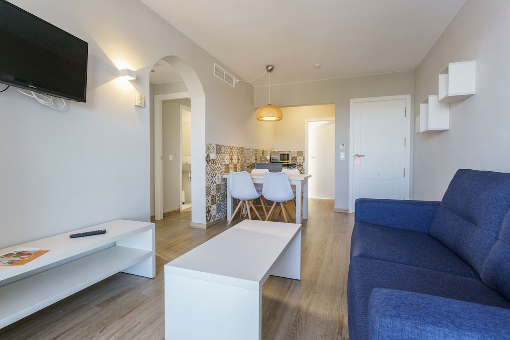 Suite Balcón o Terraza 2 habitaciones Premium Sofá Cama incluido Agradable del hotel Minura Sur Menorca. Foto 6