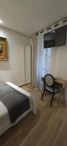 Double Room with Shower (without lift) del hotel Camelia Prestige - Place de la Nation. Foto 4