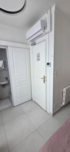 Single Room (without lift) del hotel Camelia Prestige - Place de la Nation. Foto 1