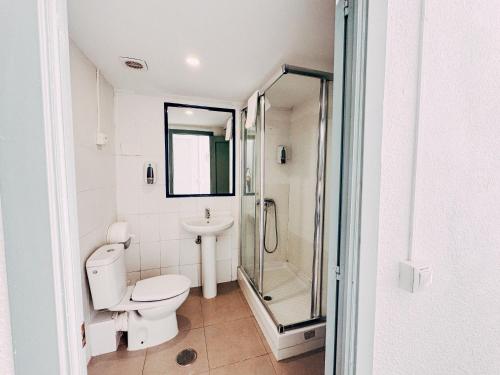Habitación Doble con baño privado - 2 camas del hotel MadVibes Gran Vía. Foto 3