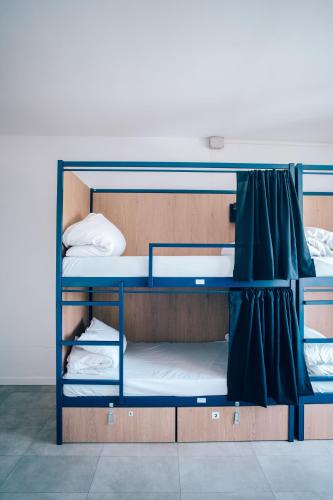 Cama Individual en habitación compartida femenina del hotel MadVibes Gran Vía