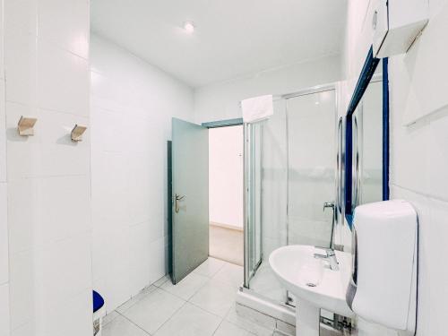 Cama en habitación compartida mixta de 10 camas del hotel MadVibes Gran Vía