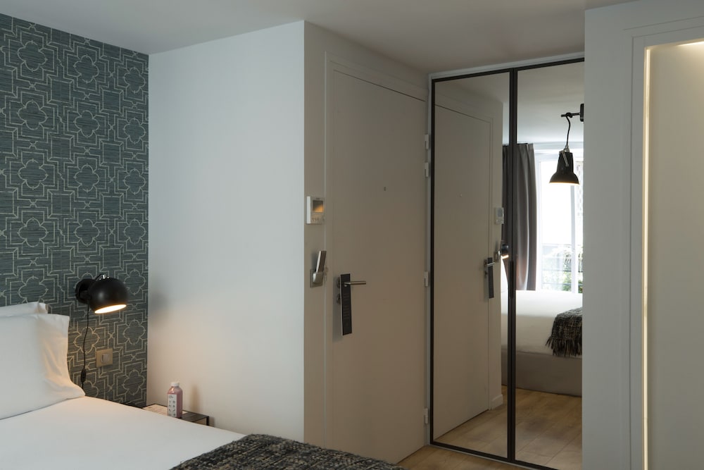 Habitación superior con 1 cama doble o 2 individuales del hotel Monsieur Helder. Foto 3
