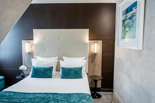 Alojamiento Clásico en planta superior con vistas a la ciudad del hotel de la Paix. Foto 1