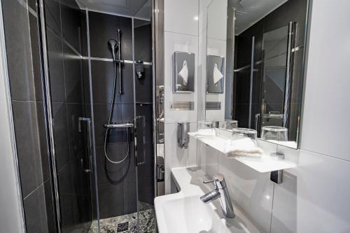 Alojamiento Clásico en planta superior con vistas a la ciudad del hotel de la Paix. Foto 4