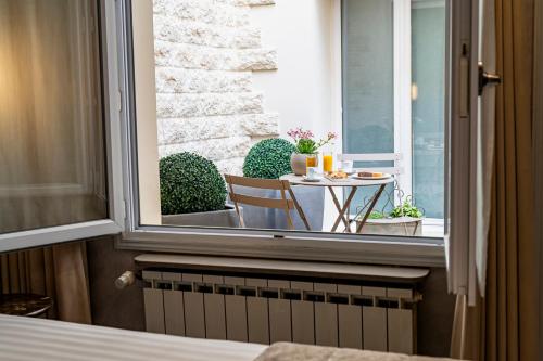 Habitación Doble con patio del hotel de la Paix. Foto 2