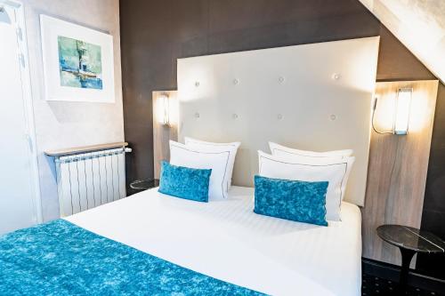 Alojamiento Superior en planta superior con vistas a la ciudad del hotel de la Paix. Foto 3