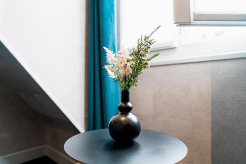 Alojamiento Superior en planta superior con vistas a la ciudad del hotel de la Paix. Foto 4