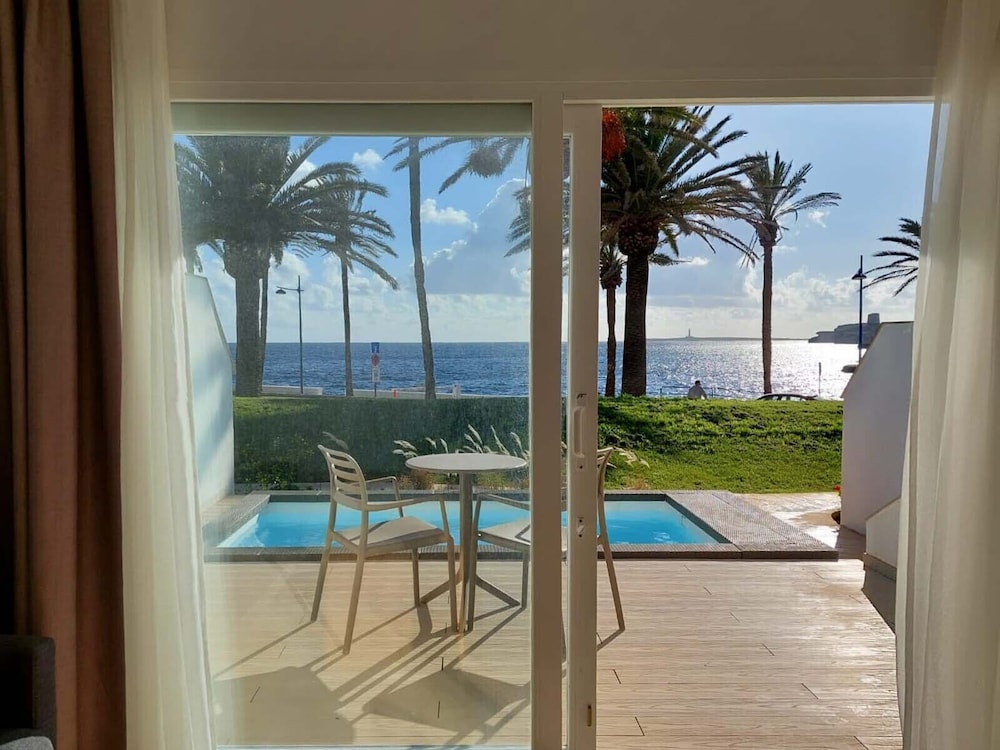 Suite Swim Up con Vistas al Mar My Favorite Club del hotel Aluasoul Menorca - Adults Only. Foto 5