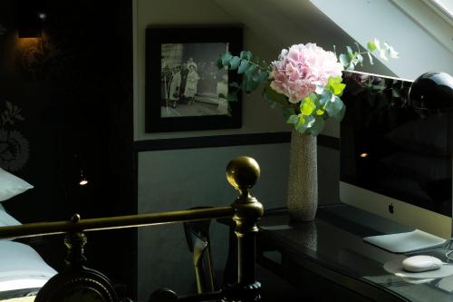 Top Floor Room with Bathtub del hotel Design Sorbonne. Foto 5