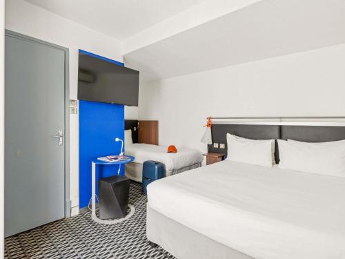 Habitación Estándar - 1 cama doble y 1 individual del hotel ibis Styles Paris République Le Marais
