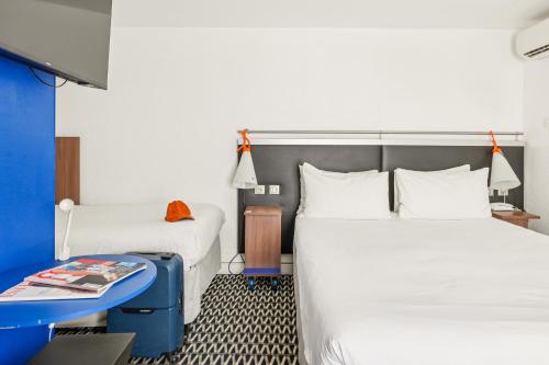 Habitación Estándar - 1 cama doble y 1 individual del hotel ibis Styles Paris République Le Marais. Foto 5