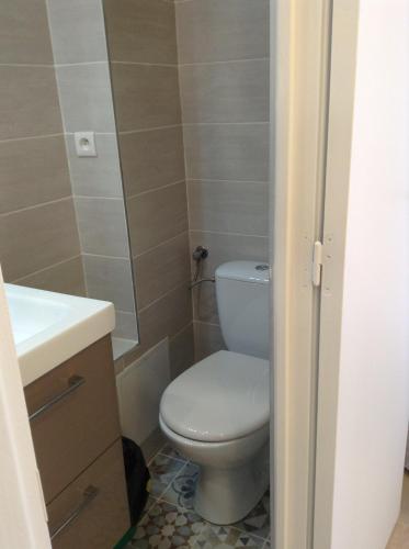 Habitación Doble con baño privado del hotel Richard. Foto 1