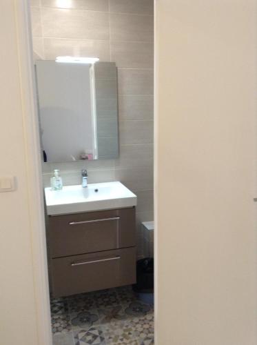 Habitación Doble con baño privado del hotel Richard. Foto 2