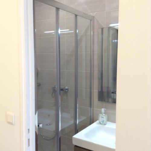 Habitación Doble con baño privado del hotel Richard. Foto 4