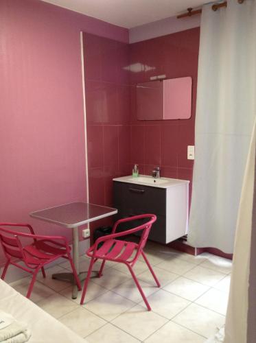 Habitación Doble con baño privado del hotel Richard. Foto 5