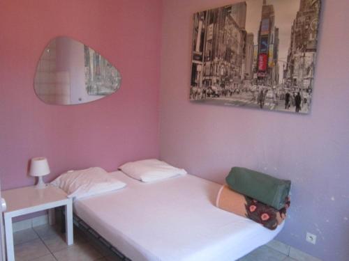 Habitación Doble con baño privado del hotel Richard. Foto 6