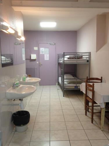 Habitación Quíntuple con baño privado del hotel Richard. Foto 2