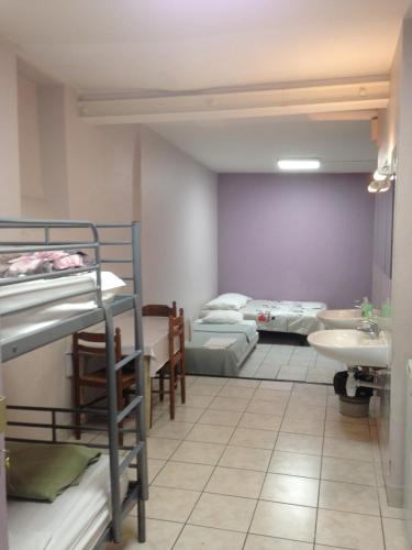Habitación Quíntuple con baño privado del hotel Richard. Foto 4