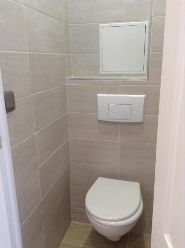 Habitación Cuádruple con baño privado del hotel Richard. Foto 2