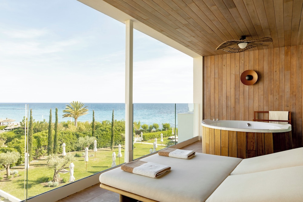 Suite Ocean con vistas al mar y bañera en terraza del hotel Villa Le Blanc, A Gran Meliá Hotel - The Leading Hotels Of The World. Foto 4