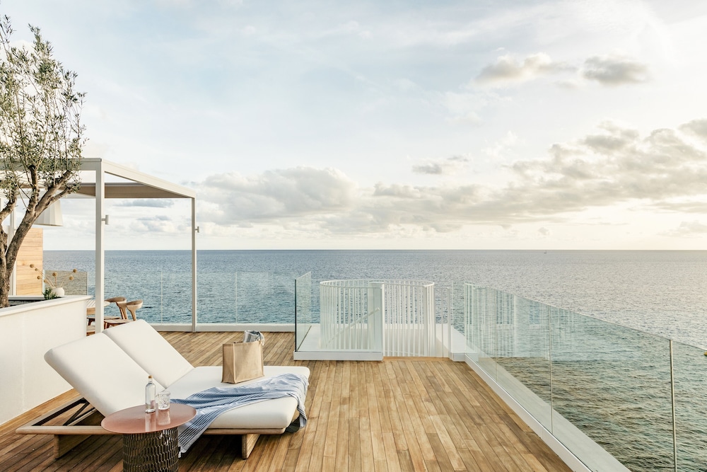Penthouse con vistas al mar y terraza privada en la azotea del hotel Villa Le Blanc, A Gran Meliá Hotel - The Leading Hotels Of The World