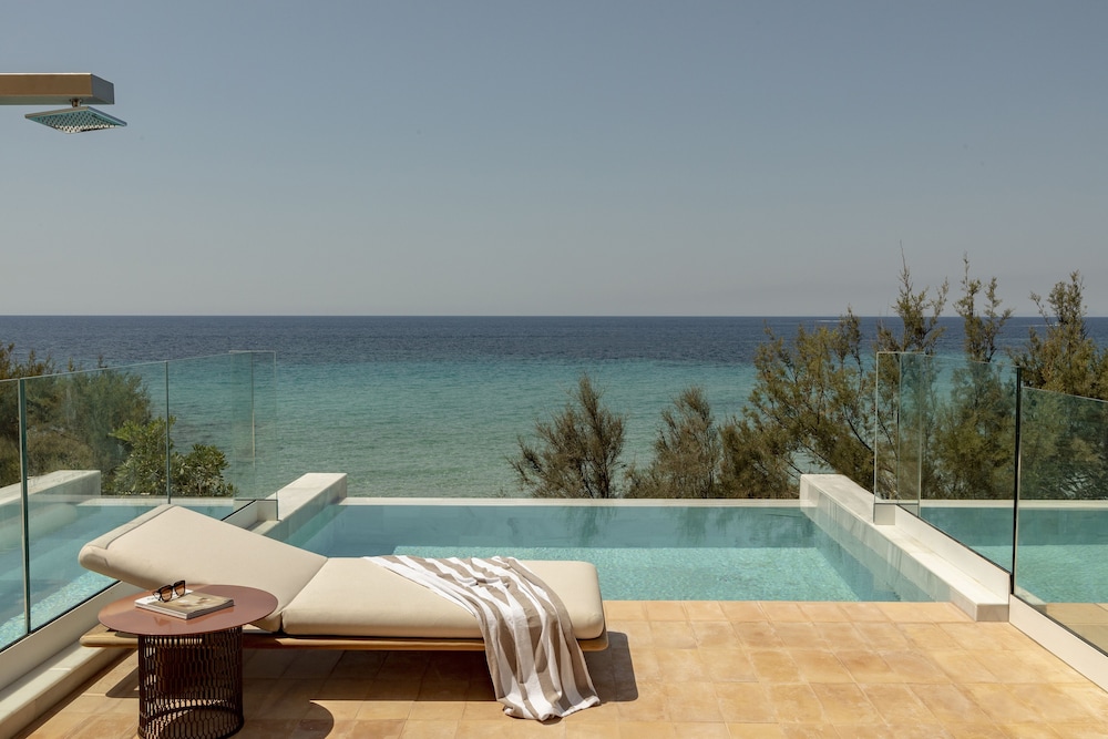 Suite Master Sunset con piscina privada y vistas al mar del hotel Villa Le Blanc, A Gran Meliá Hotel - The Leading Hotels Of The World