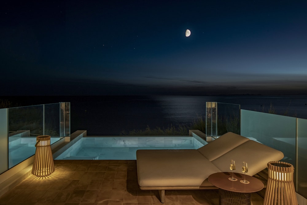 Suite Master Sunset con piscina privada y vistas al mar del hotel Villa Le Blanc, A Gran Meliá Hotel - The Leading Hotels Of The World. Foto 3