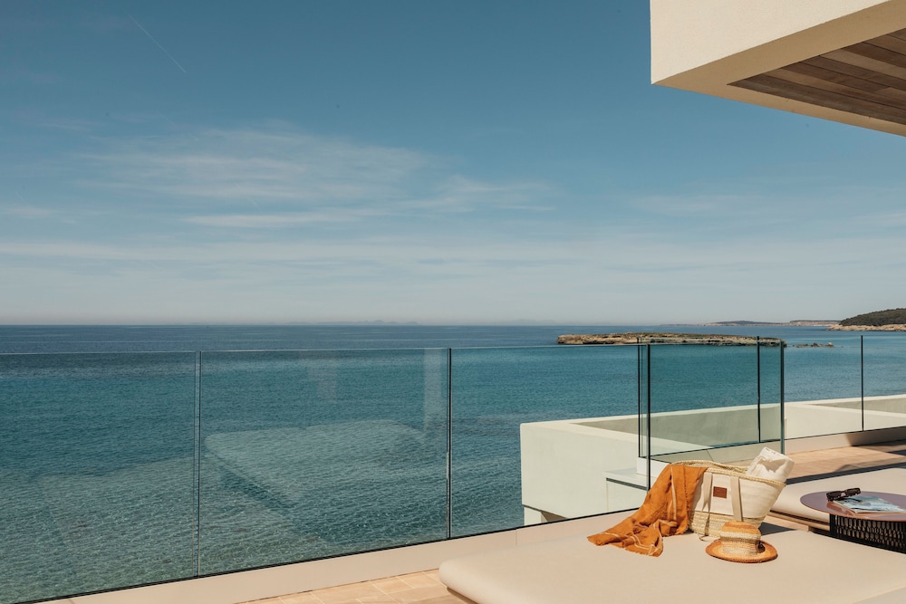 Suite Master Sunset con piscina privada y vistas al mar del hotel Villa Le Blanc, A Gran Meliá Hotel - The Leading Hotels Of The World. Foto 10