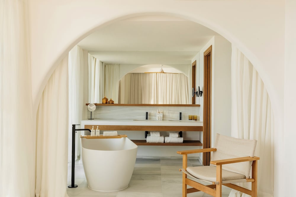 Suite Master Sunset con piscina privada y vistas al mar del hotel Villa Le Blanc, A Gran Meliá Hotel - The Leading Hotels Of The World. Foto 12