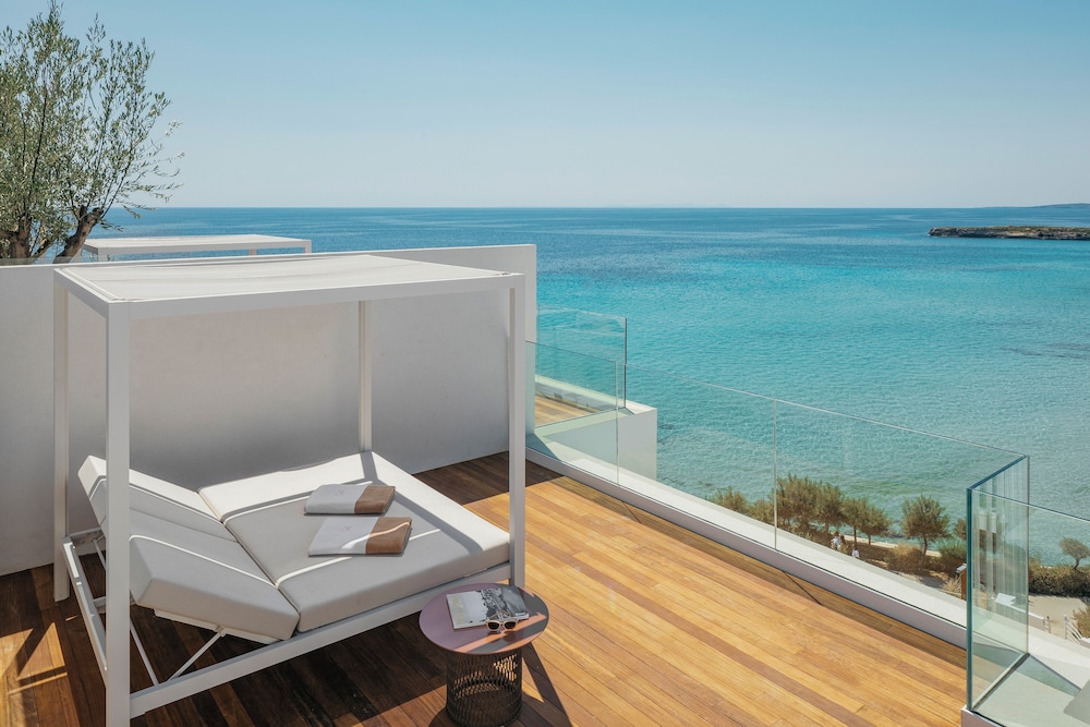 Junior Suite con vistas al mar y terraza privada en la azotea del hotel Villa Le Blanc, A Gran Meliá Hotel - The Leading Hotels Of The World. Foto 3